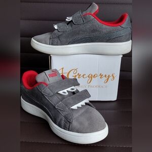 Gray smash v monster Puma